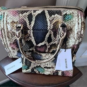 Like New BRAHMIN CROSSBODY BAG AND MATCHING WALLET